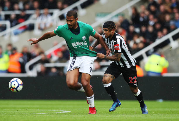 背后是他持 背后是他持