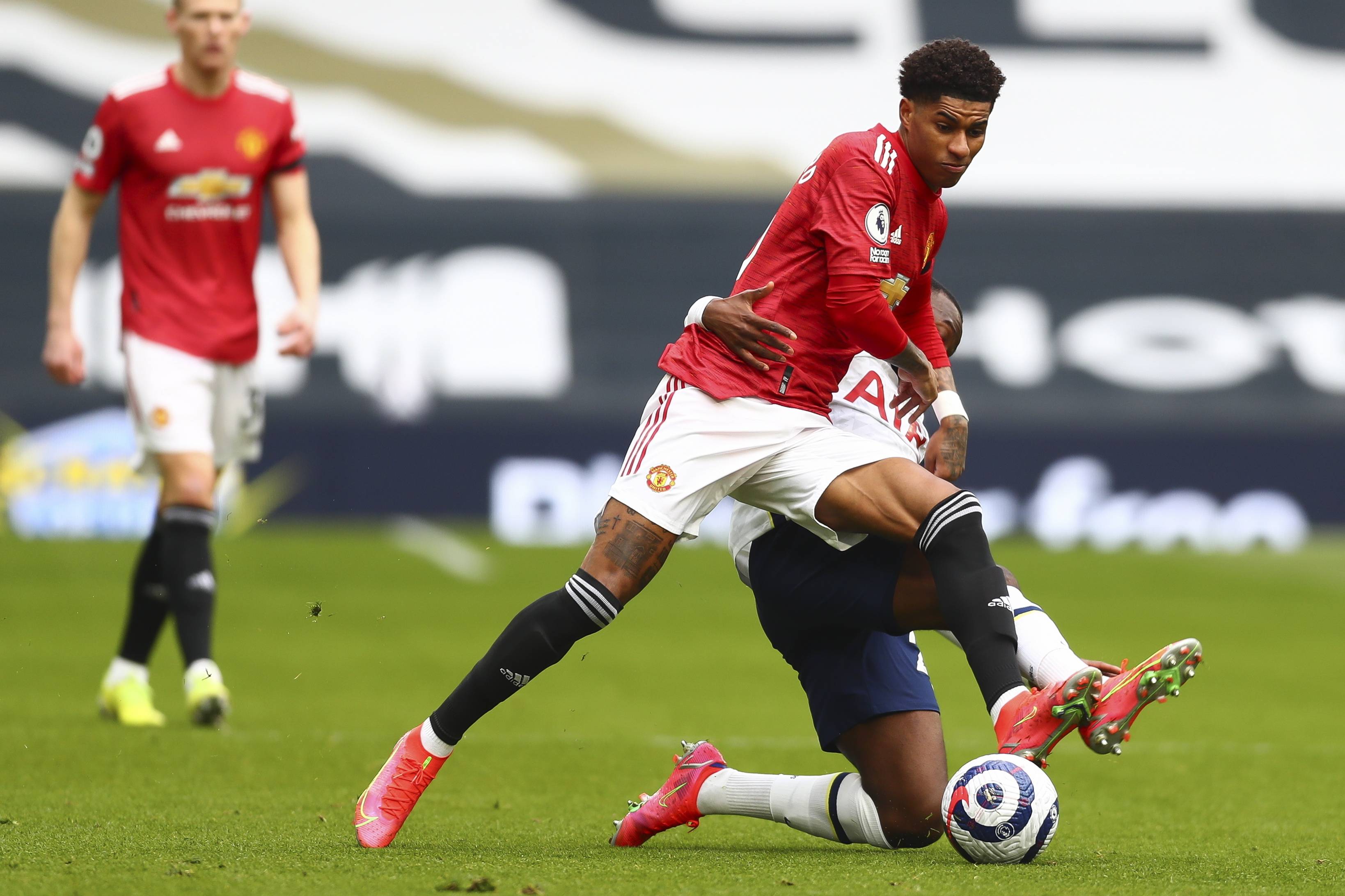 管理层需在 管理层需在